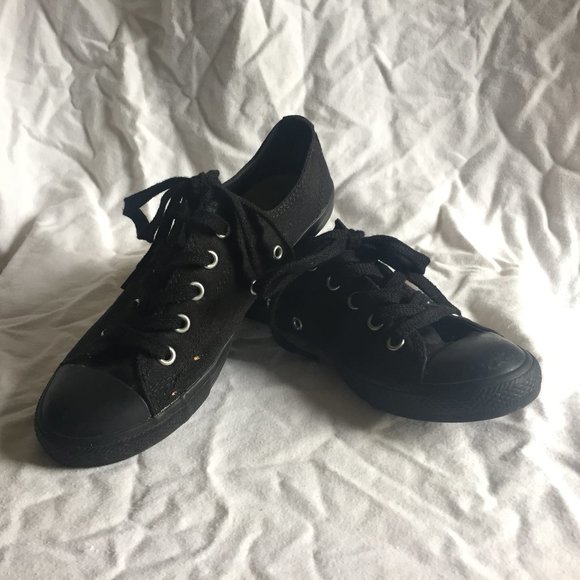 Black Women's Converse Size 6 - Picture 1 of 7